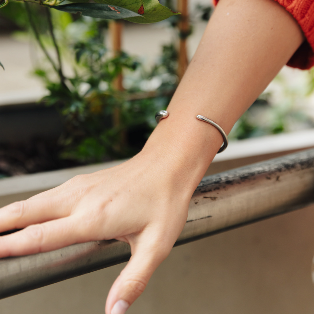 Nordic Muse Silver Bold Fluid Bangle