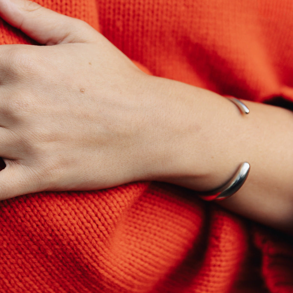 Nordic Muse Silver Bold Fluid Bangle